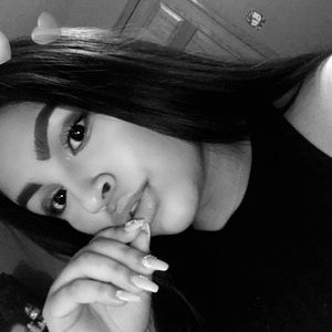 Meet your Posher, Yaneth